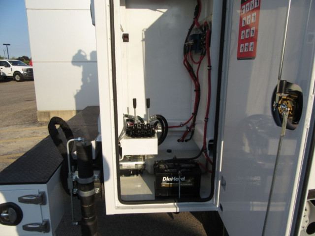 2021 Ford F-550 DIESEL CREW 4X4 WITH NEW SERVICE / UTILITY BODY in Cars & Trucks in Oakville / Halton Region - Image 4