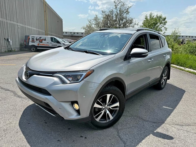 2018 Toyota RAV4 XLE / ALL WHEEL DRIVE / SUPER CLEAN SUV! in Cars & Trucks in Ottawa