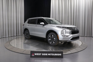 2025 Mitsubishi Outlander LE