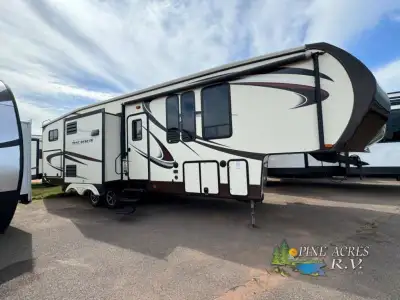 You will be impressed with all of the space that is offered in the 30IOK Sierra Select fifth wheel b...