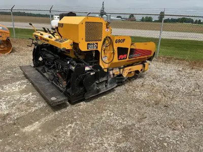 MAULDIN 690F ASPHALT PAVER SUPER CLEAN SHOWING 129 HRS