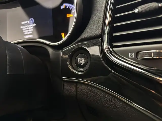 2020 Jeep Grand Cherokee Trailhawk 4x4 Toit pano Suspension ajus in Cars & Trucks in Laval / North Shore - Image 19