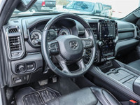 CREW CAB LIMITED! ANTI SPIN AXLE, PANO ROOF, 22" WHEELS, CLASS 4 HITCH, HUGE SCREEN, HEATED LEATHER,... (image 8)