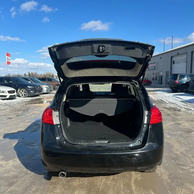 2013 Nissan Rogue SV AWD!!! SUNROOF!!! NAVIGATION!!! LOW KMS!! in Cars & Trucks in Winnipeg - Image 4