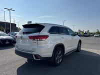 Cooled Seats, Premium Audio, Navigation, Sunroof, Leather Seats! This Toyota Highlander is ready for... (image 5)