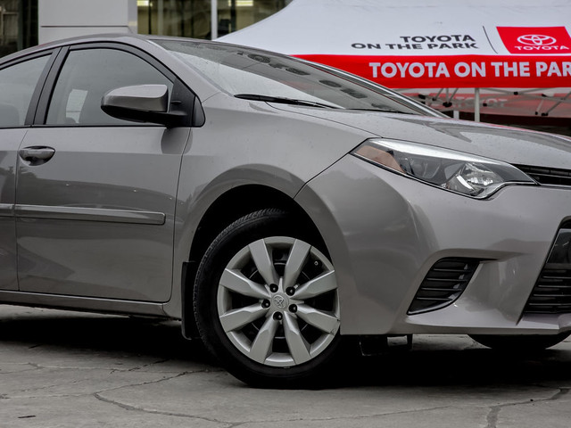 2015 Toyota Corolla 4dr Sdn CVT LE in Cars & Trucks in City of Toronto - Image 3