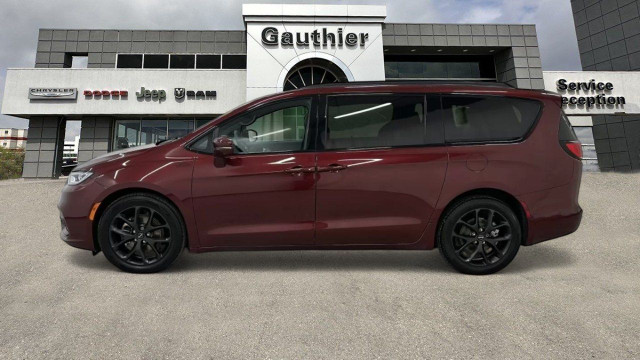 2022 Chrysler Pacifica Limited in Cars & Trucks in Winnipeg - Image 3