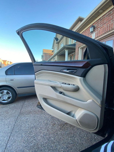 2010 Cadillac SRX Luxury and Performance