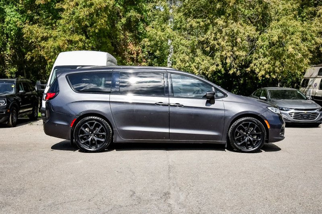 2022 Chrysler Pacifica Limited • SUNROOF • HEATED LEATHER • 360  in Cars & Trucks in Cornwall - Image 2