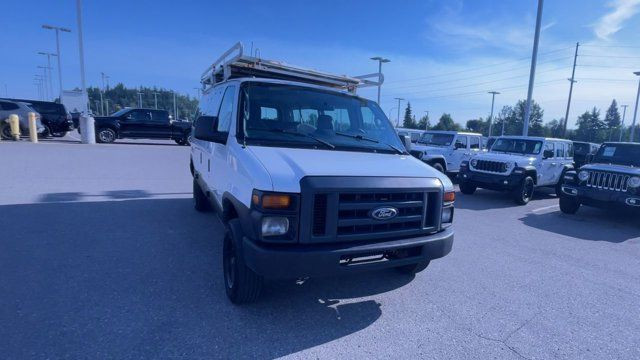 2014 Ford Econoline Wagon XL | Rear Wheel Drive | 12 Passenger in Cars & Trucks in Prince George - Image 4