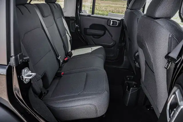 2024 Jeep Wrangler SPORT UNLIMITED 4X4 AUTOMATIC LOW LOW KMS in Cars & Trucks in Strathcona County - Image 17