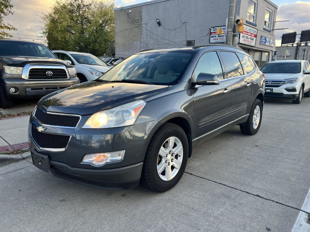 2011 Chevrolet Traverse AWD 4dr 2LT in Cars & Trucks in Hamilton - Image 3