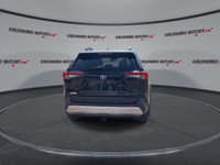 Sunroof, Power Driver's Seat, Leather Seats, Lane Departure, Hitch Receiver, Heated Steering Wheel,... (image 6)