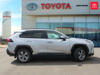 FEATURES OF THE RAV4 XLE AWD »» All-wheel drive for enhanced control and traction »» Automatic trans... (image 3)