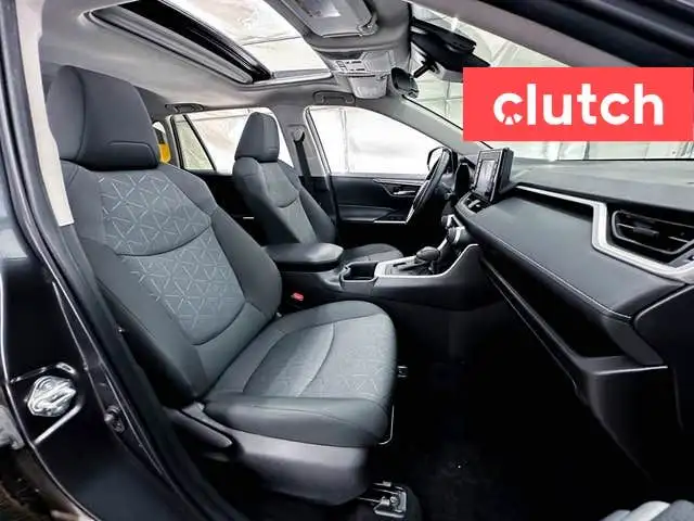 2022 Toyota RAV4 XLE AWD w/ Apple CarPlay, Heated Front Seats, R dans Autos et camions dans Ville de Toronto - Image 17