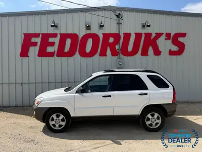 This well above average condition Kia Sportage LX V6 includes a 2.7L V6, power windows and locks, cr...