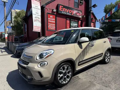 CLEAN CARFAX NO ACCIDENTS!! RUST-PROOFED!! SUNROOF!! HEATED SEATS!! REVERSE CAMERA!! BLUETOOTH!! CRU...