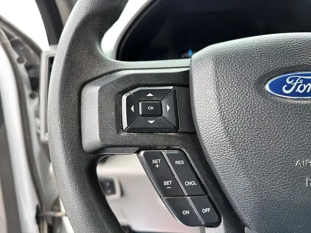 2022 Ford F-350 XL 4x4 SuperCab 6,7L superstroke Diesel 6 Passag in Cars & Trucks in Laval / North Shore - Image 19