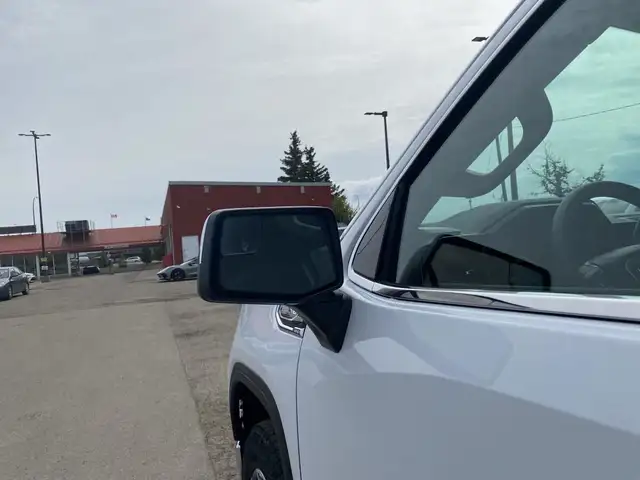 2025 GMC Sierra 1500 Crew Cab Standard Box 4-Wheel Drive SLE for in Cars & Trucks in Grande Prairie - Image 19