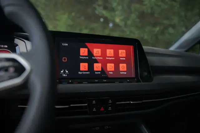 2022 Volkswagen Golf GTI in Cars & Trucks in Delta/Surrey/Langley - Image 11