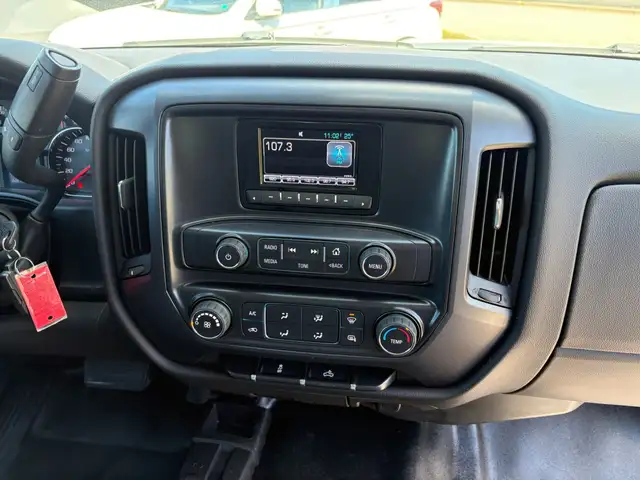 2015 Chevrolet Silverado 1500 LS 8' Box! 4x4! in Cars & Trucks in Moncton - Image 14