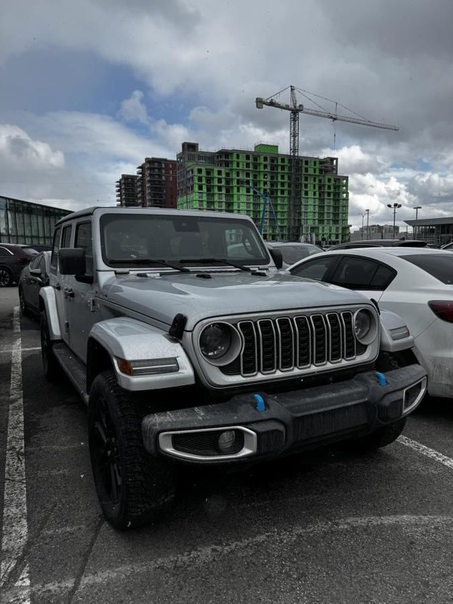 ***JEEP**WRANGLER**SAHARA**4XE**CUIR**TOIT DUR**PNEUS ÉTÉ ET HIV in Cars & Trucks in Laurentides - Image 3