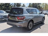 4WD, 20" Unique Aluminum Alloy Wheels, 2nd Row Captain's Chairs, 2nd Row Centre Console w/Padded Arm... (image 7)