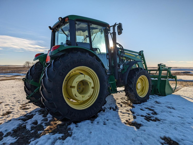 2010 John Deere Premium MFWD Loader Tractor 6430 in Farming Equipment in Regina - Image 4