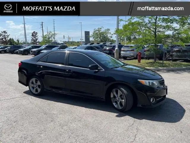 2014 Toyota Camry SE dans Autos et camions dans Barrie - Image 8