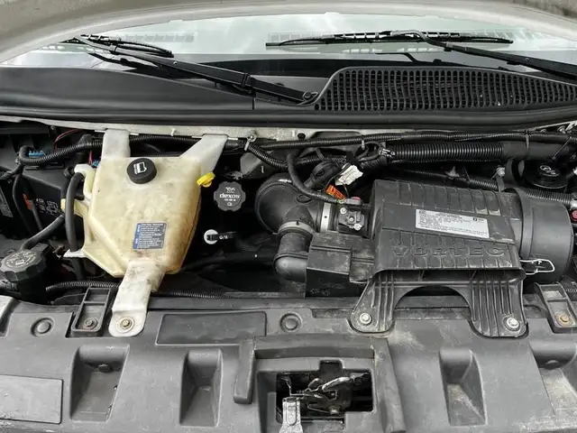 2019 chevrolet Express G4500 21 Passenger Bus With Wheelchair Ac in Heavy Trucks in Richmond - Image 38