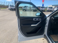Explorer Limited 4WD, 20" Aluminum Wheels, 2.3L I-4 EcoBoost Engine, 10-Speed Automatic Transmission... (image 8)