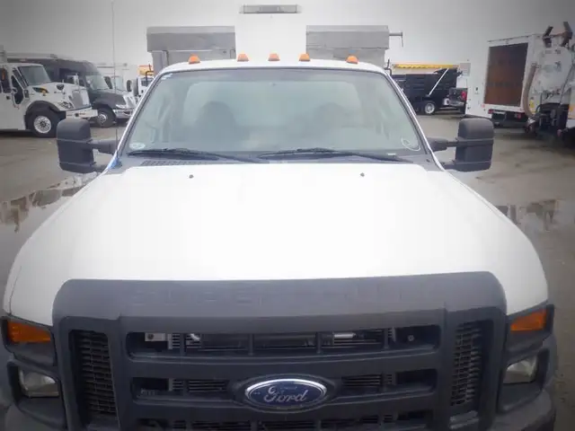 2008 ford F-550 Dump Box 2WD in Heavy Trucks in Richmond - Image 16