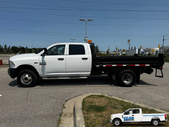2017 Ram 3500 Dually Crew Cab Flat Bed 4WD in Cars & Trucks in City of Toronto - Image 4