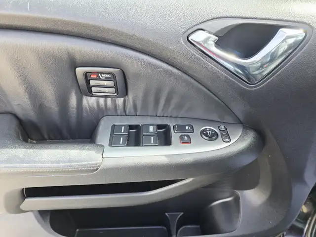 2007 Honda Odyssey Touring Leather DVD Camera Power Sliding door in Cars & Trucks in Calgary - Image 21