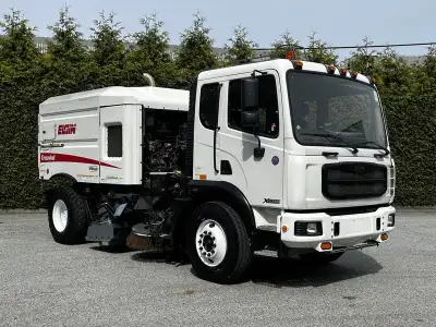 2012 Autocar Xpert Elgin Sweeper Cummins Diesel Air Brakes, 6.7L, 6 cylinder, 2 door, automatic, 4X2...