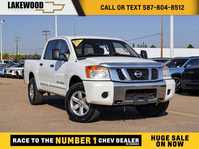 2012 Nissan Titan SV 4WD 5.6L in Cars & Trucks in Edmonton