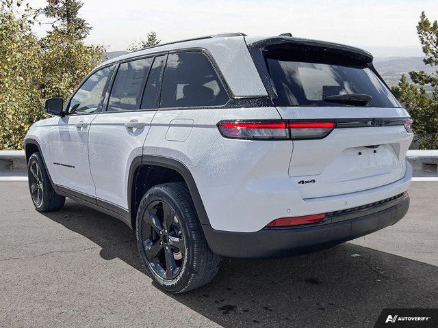 2024 Jeep Grand Cherokee Altitude in Cars & Trucks in Moncton - Image 4