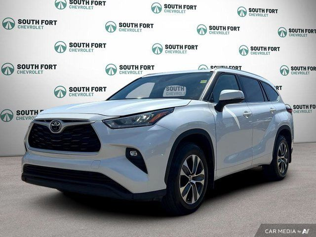 2022 Toyota Highlander XLE AWD | Leather Seats | Heated Seats in Cars & Trucks in Strathcona County