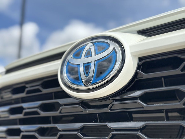 2022 Toyota RAV4 Hybrid SE | HYBRID | POWER TAILGATE | LOW KMS in Cars & Trucks in Stratford - Image 4