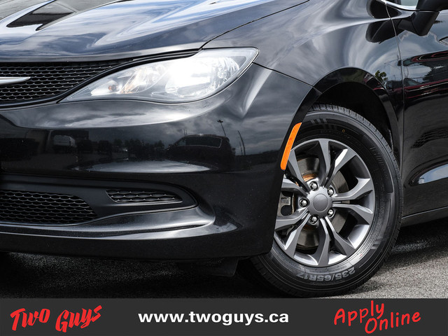 2022 Chrysler Grand Caravan SXT | New Tires | Pwr Sliders | Clot in Cars & Trucks in St. Catharines - Image 2