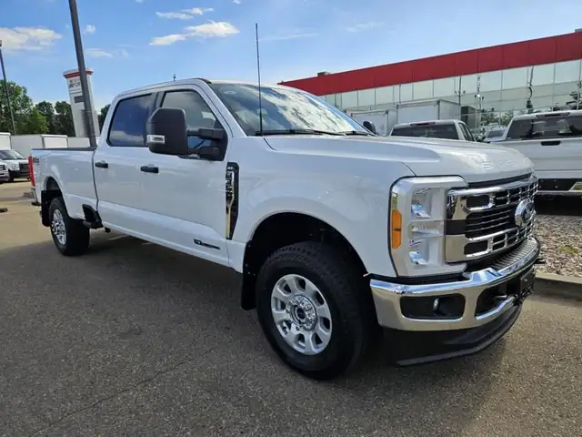 2023 Ford Super Duty F-350 SRW XLT 4WD Crew Cab 8' Box, 6.7L V8  in Cars & Trucks in St. Albert - Image 9