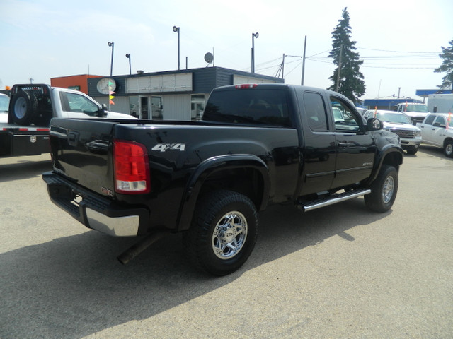 2011 GMC SLE 2500 4X4 QUAD CAB /SHORT BOX NICE UNIT  in Cars & Trucks in Edmonton - Image 2