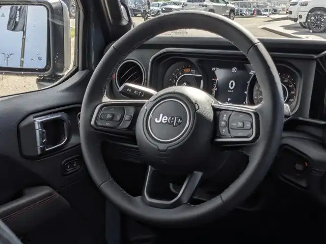 2025 Jeep Wrangler Rubicon X - 35 A/T TIRES - BEADLOCK RIMS dans Autos et camions dans Calgary - Image 16