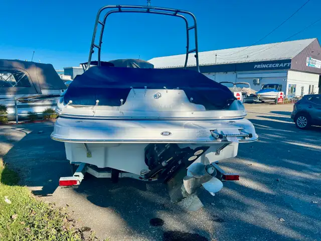 2006 CROWNLINE 200 in Powerboats & Motorboats in Sherbrooke - Image 4