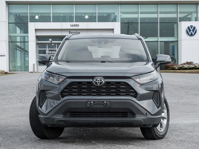 2020 Toyota RAV4 FWD LE in Cars & Trucks in Markham / York Region - Image 3