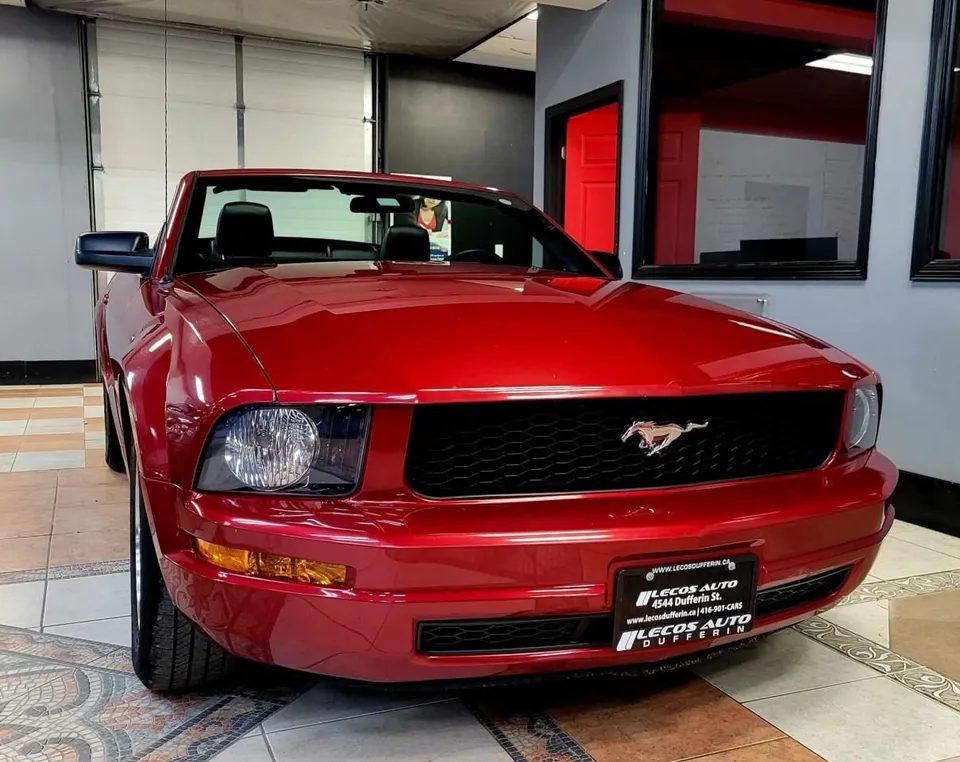 2007 Ford Mustang V6 Low KM/Clean CarFax/Manual