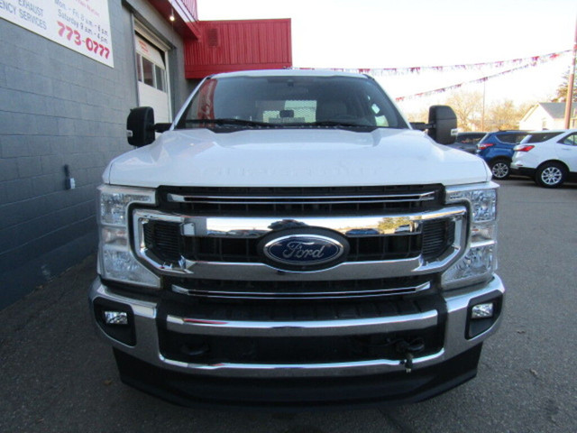  2020 Ford F-350 XLT 4WD Crew Cab Deck Loaded Priced to Sell! in Cars & Trucks in Swift Current - Image 3