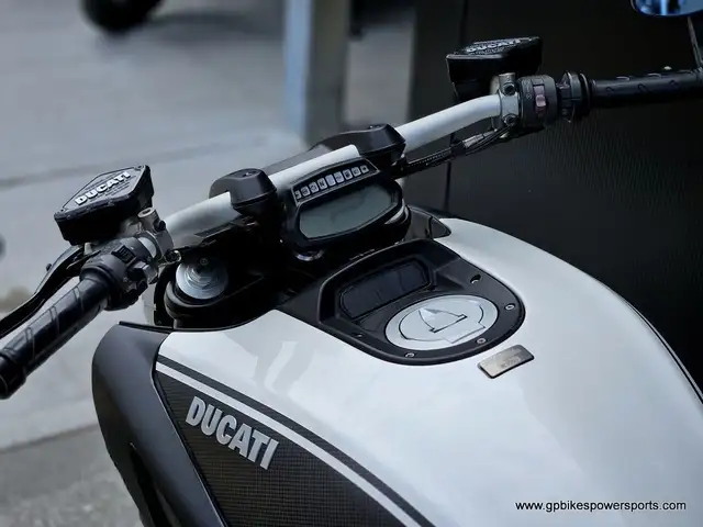 2013 Ducati Diavel AMG in Street, Cruisers & Choppers in Oshawa / Durham Region - Image 20