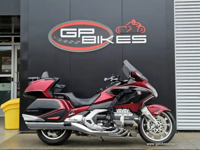 2018 Honda Gold Wing Tour DCT Airbag in Street, Cruisers & Choppers in Oshawa / Durham Region - Image 3