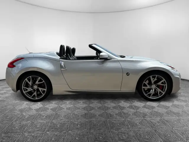 2014 Nissan 370Z 2dr Roadster Auto Touring w/Bordeaux Top in Cars & Trucks in Medicine Hat - Image 15
